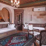 فندق Local Cave House 3*