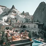 Local Cave House فندق غوريمِيه