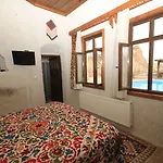 Hotel Local Cave House 3*