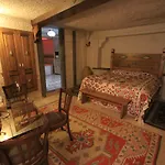 Local Cave House Otel 3*