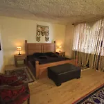 فندق Local Cave House 3*