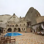 Local Cave House 3*