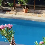 Local Cave House 3* غوريمِيه