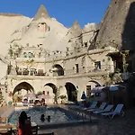 Local Cave House فندق غوريمِيه