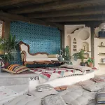 Otel Local Cave House 3*