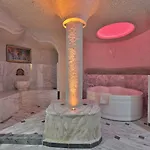 Otel Local Cave House