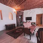Local Cave House 3* غوريمِيه
