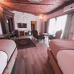 Local Cave House 3* غوريمِيه