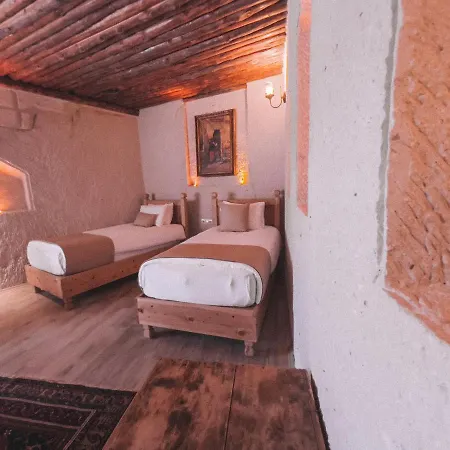 Local Cave House 3*