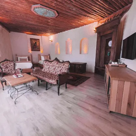 Local Cave House 3*
