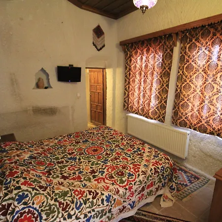 Local Cave House 3* Гореме