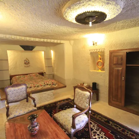 Local Cave House Отель Гореме