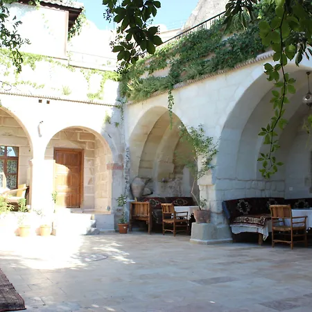 Local Cave House Гореме