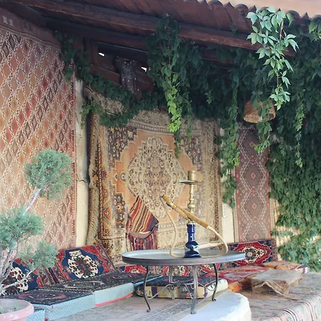 Local Cave House 3*