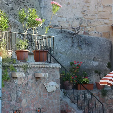 Local Cave House 3*