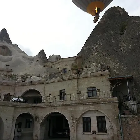 Local Cave House 3*