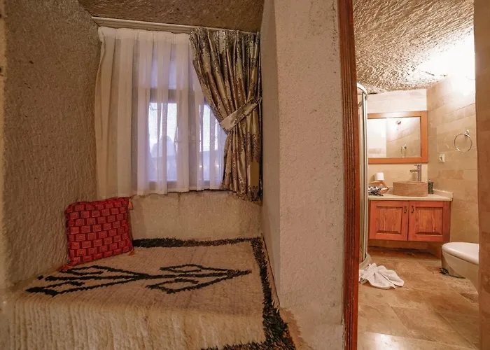 Local Cave House Гореме