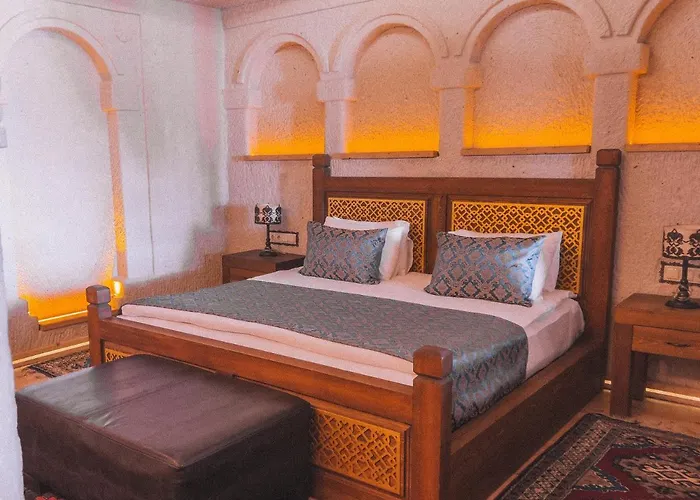 Отель Local Cave House 3*