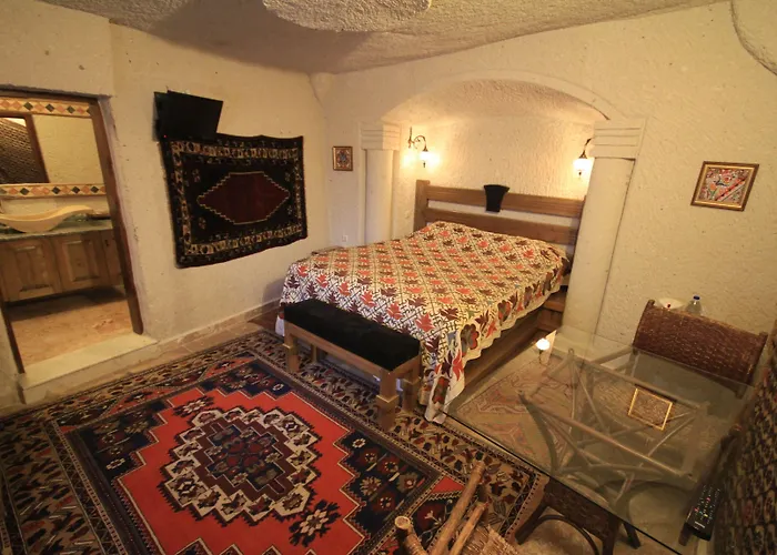Отель Local Cave House 3*