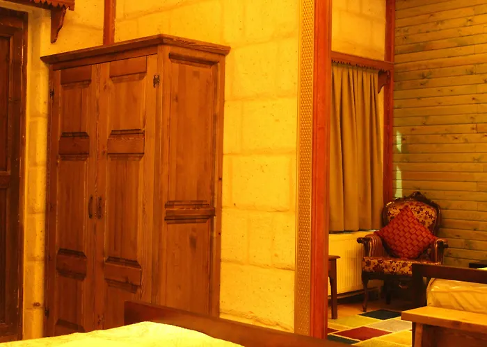 Local Cave House Отель 3*