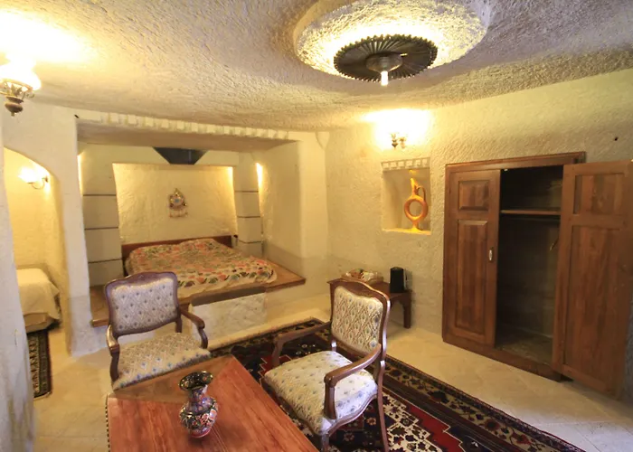 Local Cave House Отель Гореме