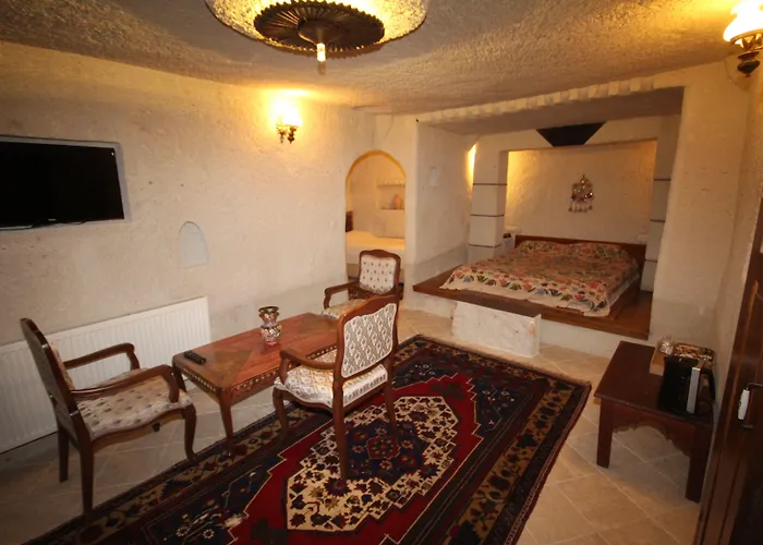 Local Cave House Отель 3*