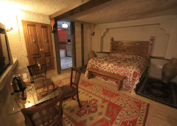 Local Cave House Отель 3*