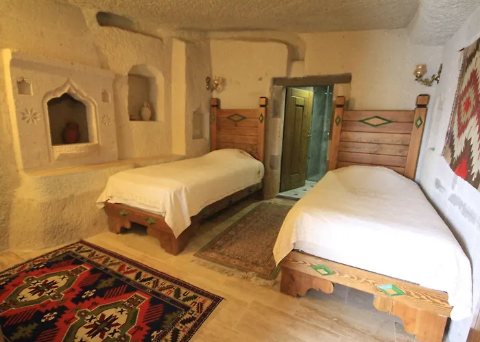Local Cave House Отель 3*