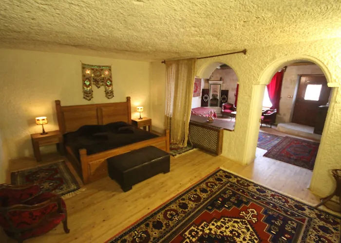 Local Cave House Отель 3*