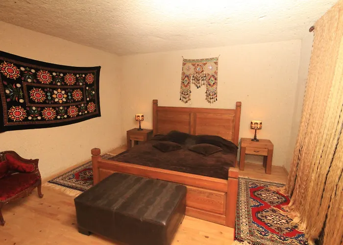 Local Cave House Отель