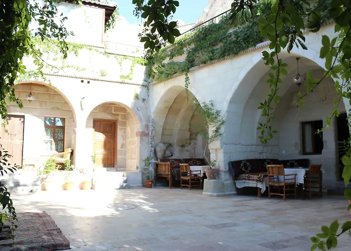 Local Cave House Гореме