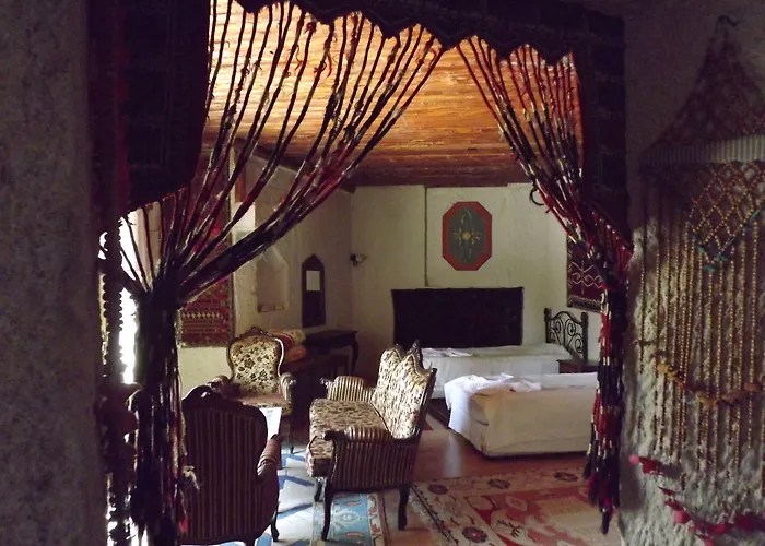 Local Cave House Гореме