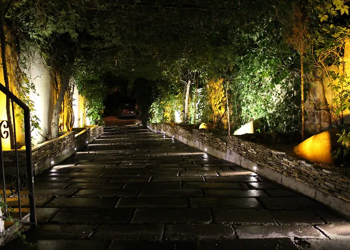 Отель Local Cave House Гореме