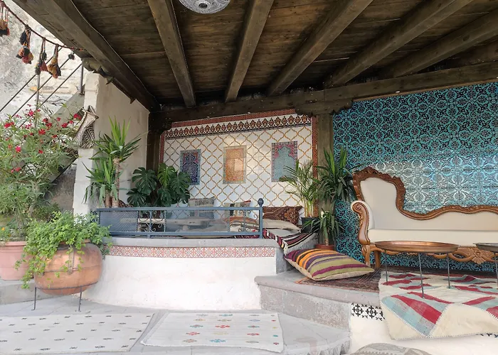 Отель Local Cave House 3*