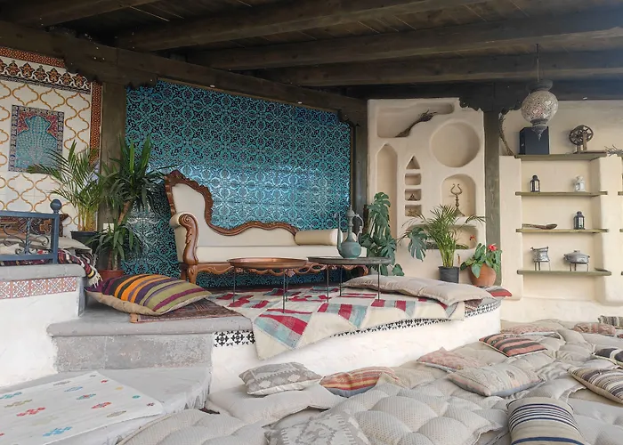 Отель Local Cave House 3*