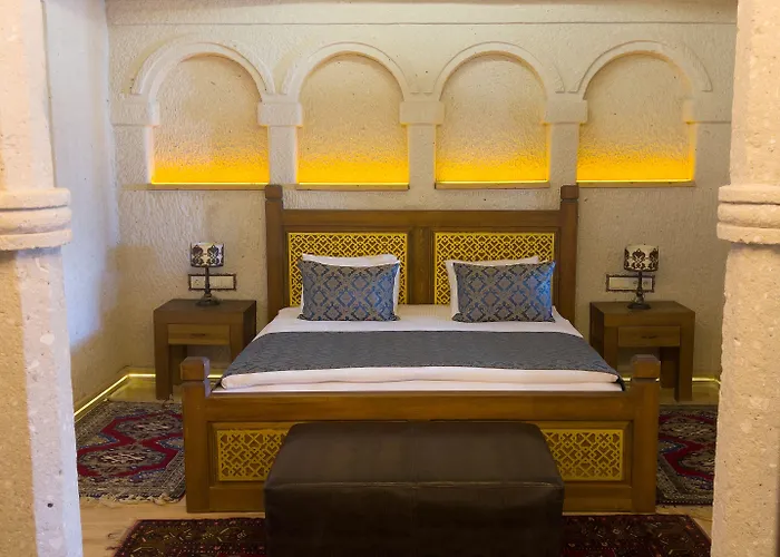 Local Cave House Гореме