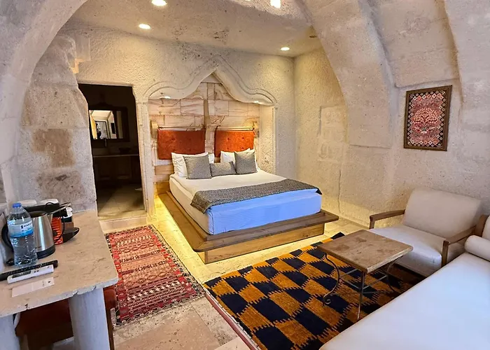 Local Cave House Гореме