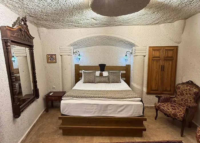 Local Cave House Гореме