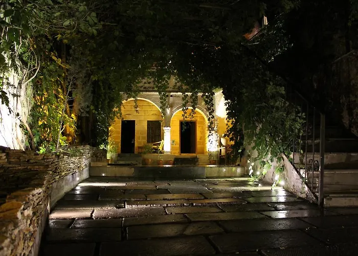 Local Cave House Гореме