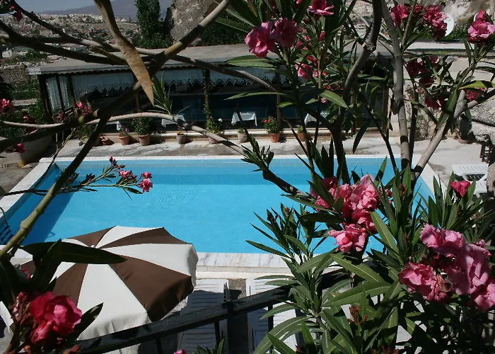 Local Cave House Отель Гореме